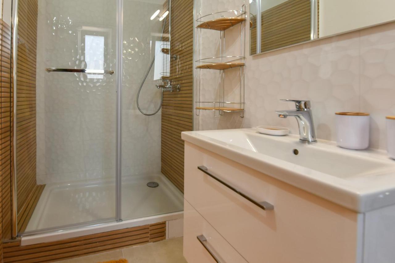 New Luxury 3 Bedroom 4 Air Conditioners Задар Екстериор снимка